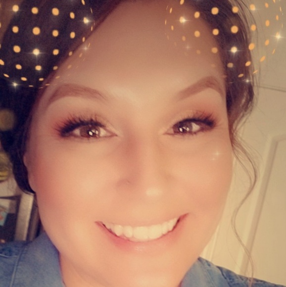 Meet your Posher, Monique - Picture 2 of 4